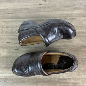 BOC Born Concept Peggy Clogs Womens Brown Embossed Slip On Shoes Wedge Size 7 W